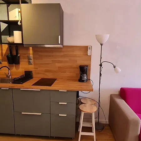 2 P 100 M De La Apartment