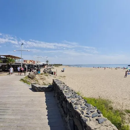 2 P 100 M De La Apartment *